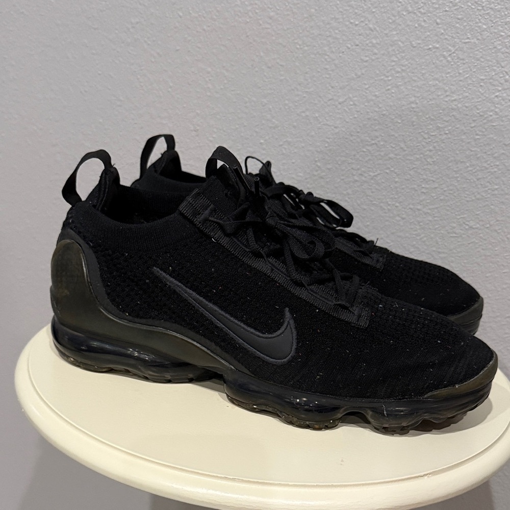 Nike Men’s Black Vapormax Flyknit Sneaker